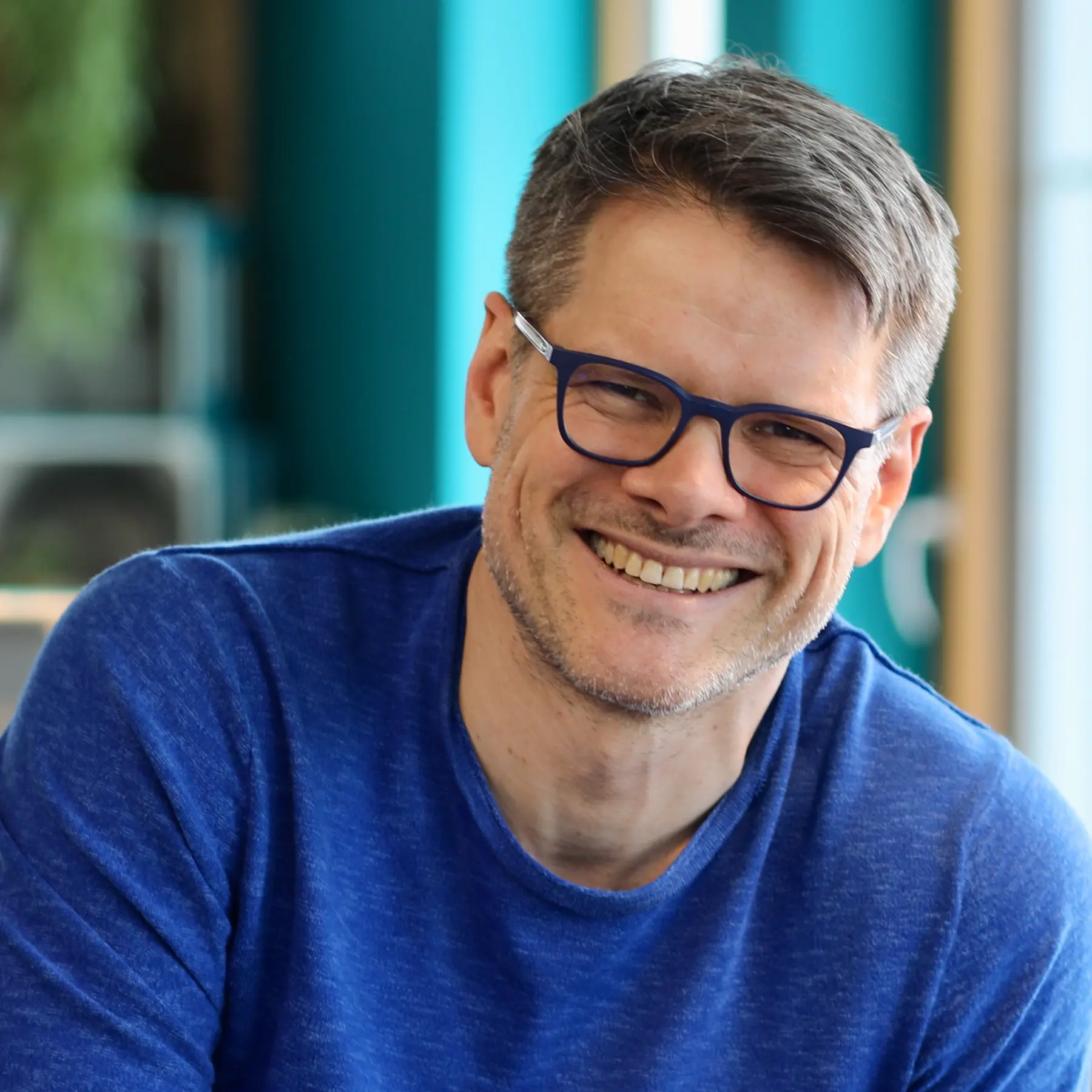 axel-taeubert-kinderbuchautor Quadratisches Foto des Kinderbuchautors Axel Täubert, Spiegel Bestseller-Autor